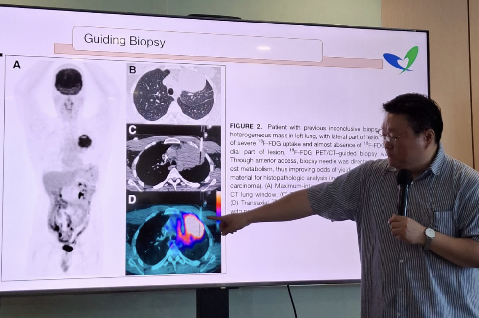 dr. Lim Andreas, SpKNTM, Subsp. Onk. (K), FANM memberikan keterrangan